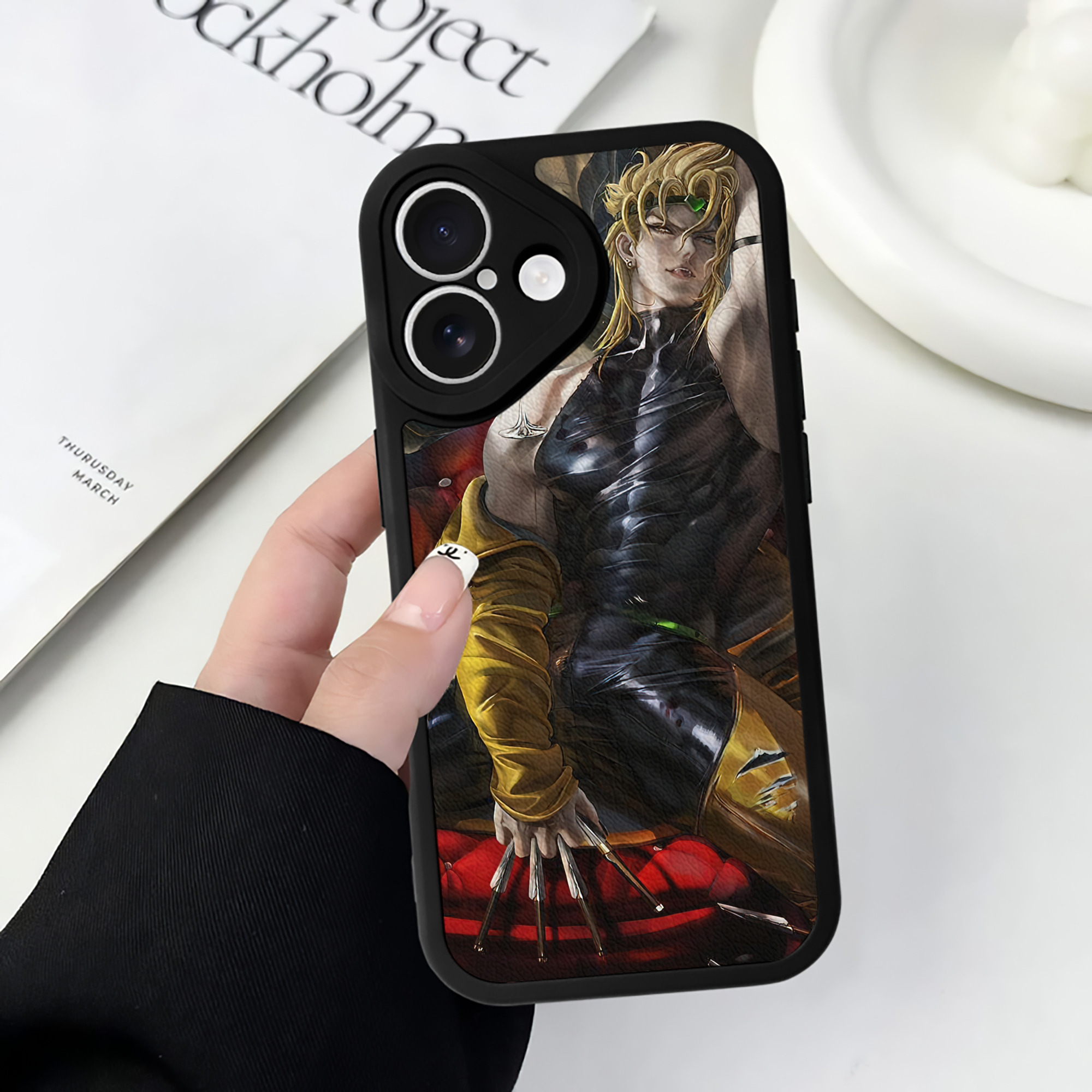 （画像用） ジョジョの奇妙な冒険 JoJo's Bizarre Adventure 【iPhone 16シリーズ対応】シリコンスマホケース（レザー調） 材質：シリコン